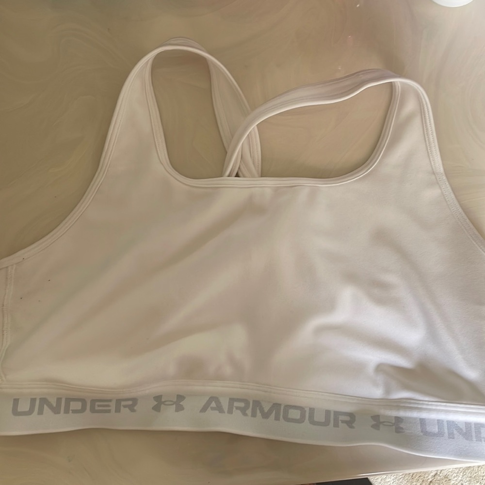 Criss cross Under Armour Sports Bra